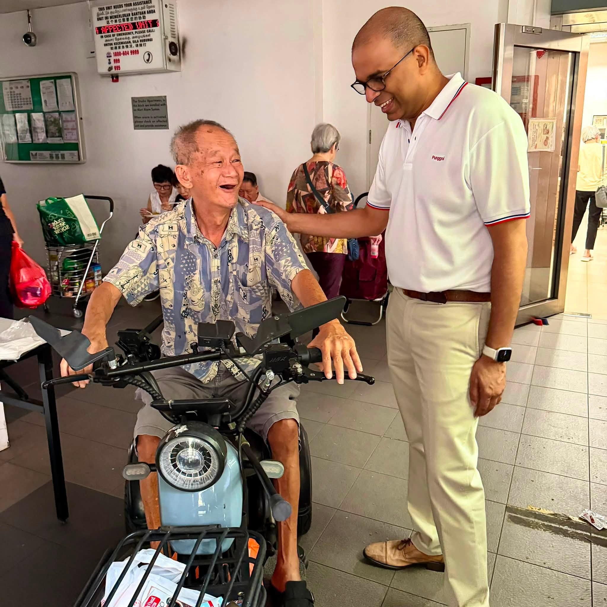 Punggol Sunrise RN Distributes Ration Packs and Exam Care Packs at Waterway