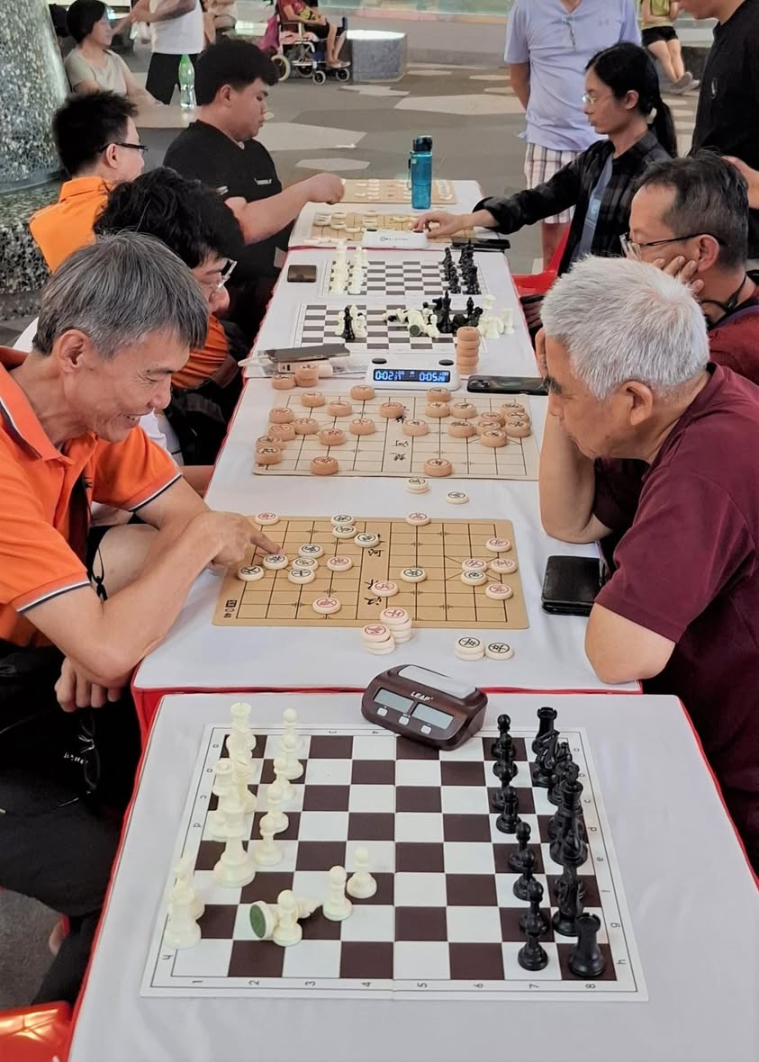 A coach providing guidance to a participant at the Discover Chess zone.