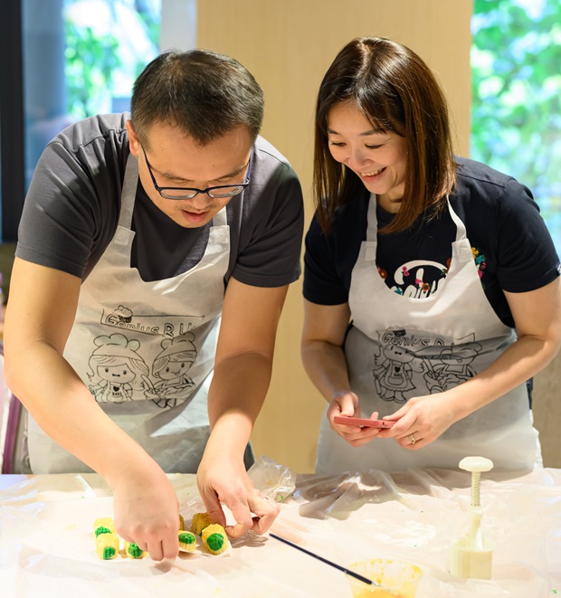 Cookie decorating class at SAFRA Punggol Culinary Experience Studio during family programming